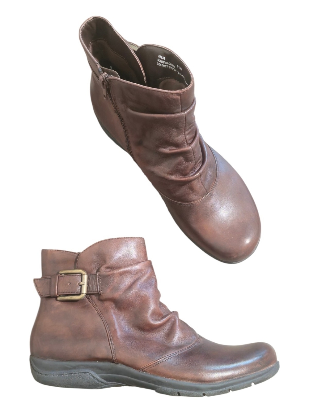 Clarks Chris Sydney Brown Leather Slouch Ankle Boots Buckle Comfort Size 11 Flaw